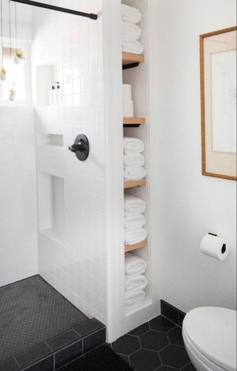 Ensuite Closet Ideas, Small Bathroom Remodel With Laundry, Powder Bathroom With Shower Ideas, Best Small Bathroom Layout, Small Ensuite Inspiration, Small Bath Renovation, Unusual Bathroom Layout, Tiny Bathroom Layouts, Double Shower Tile Ideas