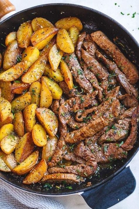 Onepan Recipe, Steak And Potatoes Skillet, Garlic Butter Steak And Potatoes, Butter Steak And Potatoes, Cooking Healthy Dinner, Potatoes Skillet, Steak And Potatoes, Skillet Dinner Recipes, The Best Steak