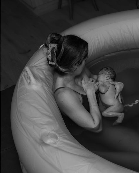 How can a birth story be compressed into a few slides? The answer is, it’s impossible – and that’s OK. But these images may give you some glimpses into the beauty of this peaceful home birth. This Mama birthed her baby in her own arms, in her home, and I’m still in awe of her strength and resilience. If you want your birth story documented, I’d love to chat with you. Oh, and stay tuned for more photos from this beautiful hands-off birth. . . . #liveauthentic #baby #birthphotographyperth ... Water Home Birth, Homebirth Photography Water, Labor And Delivery Aesthetic, Home Birth Room Set Up, Birth Moodboard, Birthing Center Birth, Home Birth Aesthetic, Postpartum Aesthetic, Natural Birth Photos