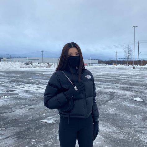 Tnf Nuptse Outfit, North Face Outfits Women, The North Face Jackets Outfits, Northface Jacket Outfit, The North Face Outfit, North Face Puffer Jacket Outfit, North Face Jacket Outfit, Northface Nuptse, Northface Puffer Jacket