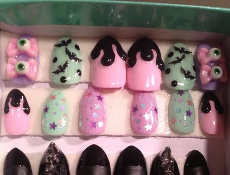 Creepy cute pastel false/fake 3D nails with eyeball by KawaiiClaws Creepy Cute Nails, Cosplay Nails, Pastel Goth Nails, Creepy Kawaii, Hello Kitty Nails Art, Funky Clothes, Fun Nail Art, Kitty Nails, Kawaii Pastel Goth