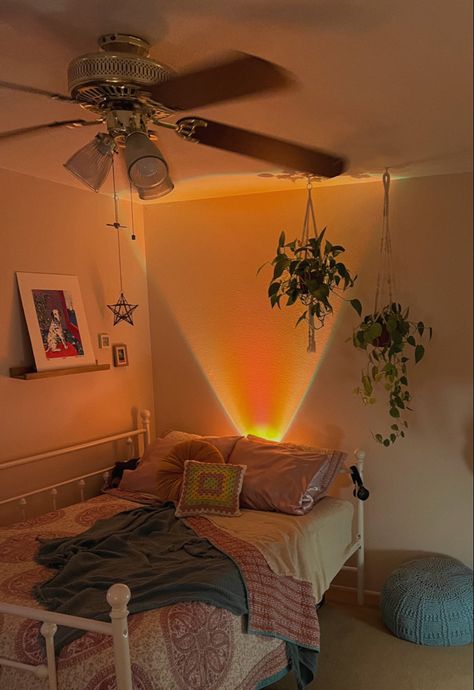 Yellow Walls Bedroom Aesthetic, Sunlight Bedroom Aesthetic, Warm Lit Bedroom, Sunset Lamp Bedroom Aesthetic, Sun Lamp Room, Warm Lighting Bedroom Aesthetic, Sunset Lamp Room, Warm Lighting Bedroom, Ambient Lighting Bedroom