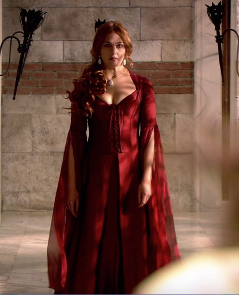 Hürrem Hatun - Magnificent Century - “External and Internal Shocks” Season 1, Episode 3 Magnificent Century, Magnificent Century Costumes, Magnificent Century Dress, Magic Clothes, Turkish Women Beautiful, Century Dress, Modest Dresses Casual, Turkish Fashion, Turkish Beauty