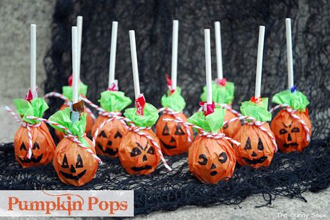 {Autumn Crafts} Pumpkin Pops Pumpkin Pops, Halloween Classroom Treats, Diy Halloween Treats, Tootsie Pop, Classroom Treats, Halloween Classroom, Harvest Party, Autumn Crafts, Halloween Crafts For Kids