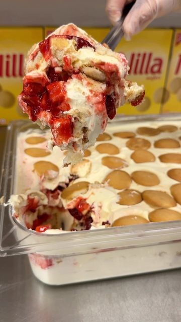 Strawberry Shortcake Pudding Dessert, Strawberry Cake And Cheesecake, Strawberry Nilla Wafer Dessert, Banana Pudding With Strawberries Recipes, Strawberry Banana Cheesecake Dessert, Banana Pudding Ideas, Strawberry Banana Cheesecake Pudding Recipes, Banana And Strawberry Pudding, Strawberry Banana Cheesecake Pudding