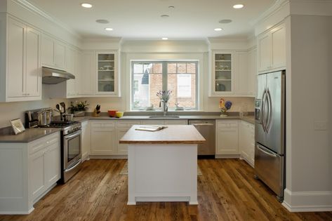 DC Area's First Passive House - Traditional - Kitchen - DC Metro - by Peabody Architects layout seems practical and functional Industrial Farmhouse Dining Room, White Craftsman Kitchen, Kitchen Bulkhead, Craftsman Kitchen Cabinets, Kitchen Craftsman, White Cabinet Kitchen, Molding Kitchen, White Craftsman, Crown Molding Kitchen