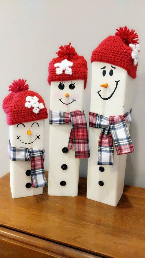 Wooden Snowmen, Wood Snowman, Wooden Snowman, Wooden Christmas Decorations, Christmas Wood Crafts, Snowman Crafts, Christmas Wood, Homemade Christmas, Christmas Deco