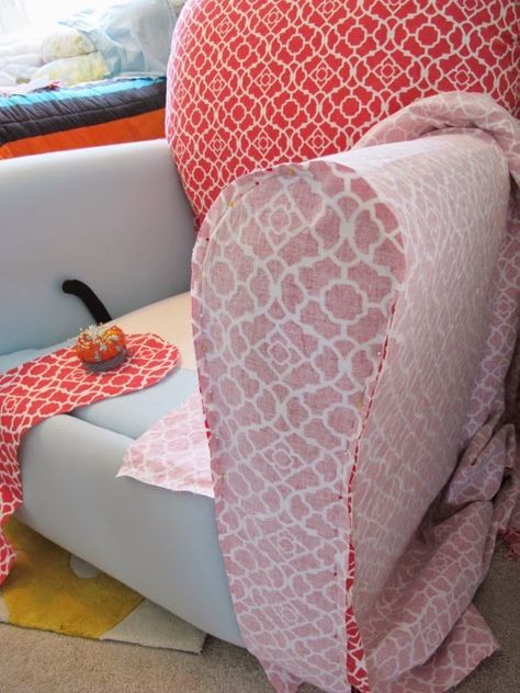 BonnieProjects: Tips & Tricks for Slipcovering a Recliner Projek Menjahit, Reupholster Furniture, Upholstery Diy, Slip Covers, Bedroom Redo, Furniture Rehab, Furniture Repair, Furniture Redo, Furniture Restoration