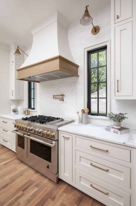 55 Of The Most Popular Kitchens Featured on One Kindesign for 2021 Kitchen Hood Design, Hood Ideas, Diy Backsplash, Popular Kitchens, North Carolina Homes, Kitchen Hoods, Range Hood, Custom Cabinets, White Cabinets