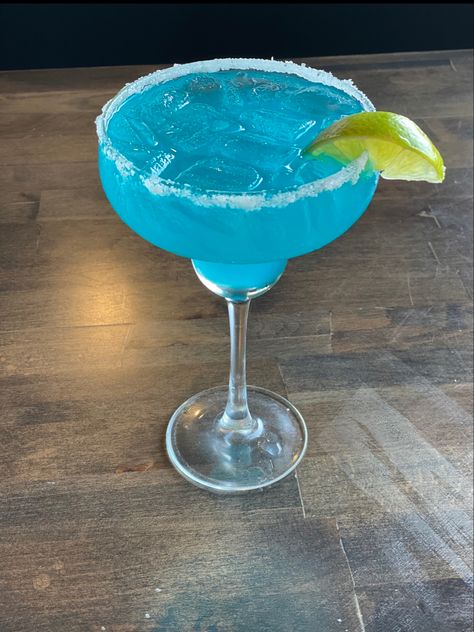 Margaritas, Quince Food, Blue Foods, Colorful Recipes, Colour Party, Blue Margarita, Virgin Cocktails, Blue Drink, 17 Birthday