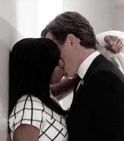 Olitz kisses... Olivia And Fitz Kiss, Olivia And Fitz Gif, Hand On Neck Pose Couple, Kiss Tumblr, Scandal Season 1, Romantic Scenes Relationships, Scandal Quotes, Olivia And Fitz, Tony Goldwyn