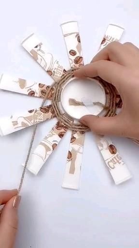 Discover new techniques in paper crafting and bring your ideas to life with our guides. Paper Cup Crafts, Thighs Chicken, Seni Dan Kraf, Cup Crafts, Paper Craft Diy Projects, Diy Paper Crafts Decoration, Kraf Diy, Diy Crafts Paper Flowers, Thigh Recipes