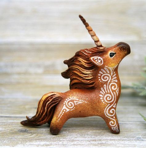 Cute Polymer Clay Animals, Clay Horse Easy, Polymer Clay Creatures, Unicorn Clay Art, Horse Sculpture Clay, Air Dry Clay Art, Horse Polymer Clay, Polymer Clay Horse, Unicorn Ceramics Ideas