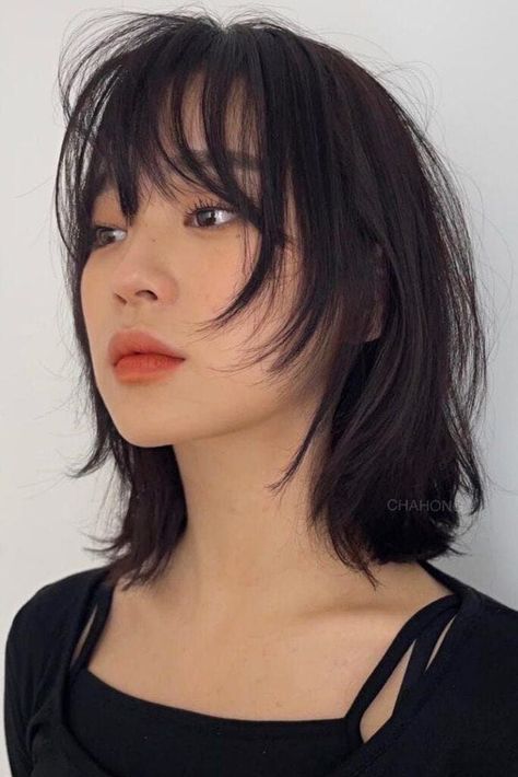 Wolf cut is a tapered haircut with a choppy short layers that start at the crown and gradually get longer toward the end. The haircut is defined by its heavy layers and the volume at the crown and looks like a mixture of shag and mullet. Haircut inspired by Mikasa Ackerman #pixiebobhaircut #hairology https://youtu.be/lc9jcog75Nc Short Bob Korean Hairstyles, Korean Trendy Haircut, Korean Hairstyles Women Short, Japanese Haircuts For Women, Short Hair With Bangs Asian, Medium Length Haircut Japanese, Korean Layered Bob, Short Korean Hairstyles, Japanese Perm