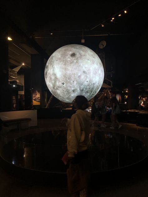 Astromoner Aesthetic, Moon Museum London, Museum Of The Moon, Space Museum Aesthetic, Astronomist Aesthetic, Science Museum Aesthetic, Planetarium Date, Planetarium Aesthetic, Astronomy Museum