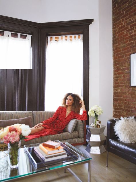 Elaine Welteroth Home, Apartment Brooklyn, Elaine Welteroth, Brooklyn Home, Clashing Prints, Brooklyn Apartment, Bed Stuy, Project Runway, Custom Closet