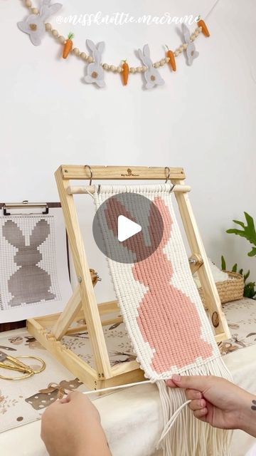 Macrame Easter, Macrame Tutorials, How To Make A Pom Pom, Macrame Patterns Tutorials, Pixel Pattern, Pixel Art Pattern, Macrame Bag, Macrame Ideas, Macrame Decor