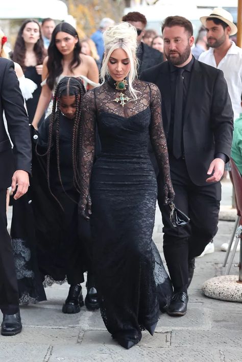 Kardashian Outfits at Kourtney and Travis Barker Wedding | POPSUGAR Fashion Kourtney Kardashian And Travis, Kardashian Wedding, Estilo Kim Kardashian, Kim Kardashian Outfits, Kardashian Outfit, Kardashian Photos, Travis Barker, Wedding Guest Looks, Looks Black