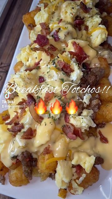 Fast To Go Breakfast Ideas, Breakfast Ideas For Food Truck, Tater Tot Breakfast Pizza, Loaded Breakfast Tots, Food Truck Breakfast Menu Ideas, Brunch Food Truck Ideas, Breakfast Totchos Recipe, Breakfast Food Truck Ideas, Food Truck Breakfast Ideas