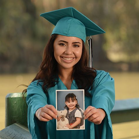 Photography Graduation Ideas, Photo For Graduation, Senior Personality Pictures, Senior Picture Holding Kindergarten Picture, Graduations Ideas Photo, Graduate School Pictures, Senior 2024 Picture Ideas, Cute Grad Photo Ideas, Graduation Pictures Elementary School