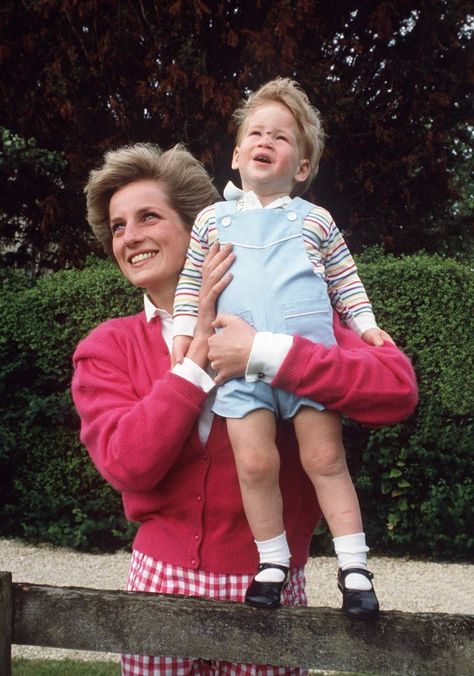 Harry And Diana, Diana Son, Prince Harry Et Meghan, Prince Harry Of Wales, Prins William, Prins Harry, Princess Diana Photos, Princess Diana Family, Prinz Harry