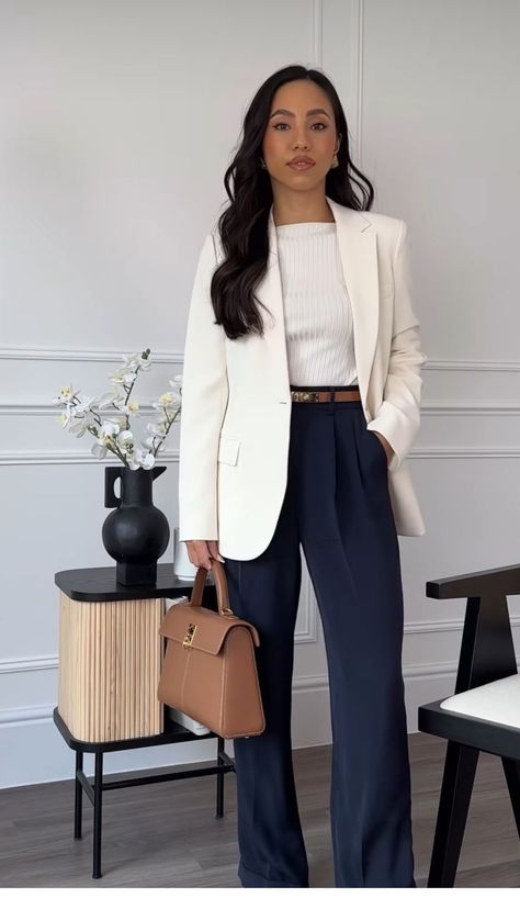 Lawyer Fashion, Business Attire Women, Classic Style Outfits, Business Outfits Women, Hollywood Movies, Business Casual Outfits For Women, Business Casual Outfits For Work, Blazer Jeans, Classy Work Outfits