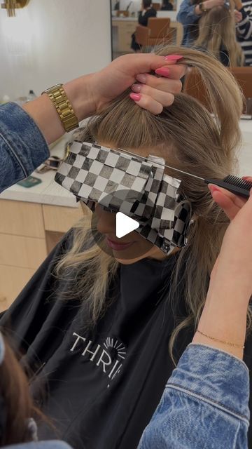 MACKENZIE RUSSON • UTAH HAIRSTYLIST on Instagram: "How I do the money piece step by step! It varies on each client with how many slices I’ll do but this is typically what I do!   #hairbykenziek #hair #hairstylist #moneypiece #moneypiecehighlights #moneypiecetutorial #howtofoil #foilingtips" How To Chunky Highlights, Foil Placement For Money Piece, Money Piece Hair At Home, Money Piece Hair How To, How To Do Money Piece Hair, Redhead Money Piece, Money Piece Diy, How To Money Piece Hair, How To Do Money Piece Hair At Home