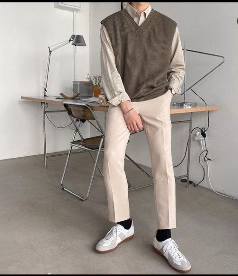 Outfit Cowo Vintage, Academia Outfits Men, Light Academia Aesthetic Outfit Men, Academia Male, Light Academia Outfit Men, Outfit Cowo, Academia Aesthetic Outfit Men, Brown Sweater Vest, Aesthetic Male Outfits