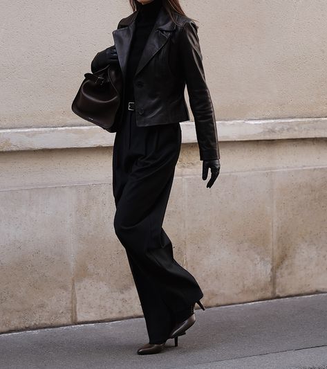 Masculine Fashion For Women, The Row Aesthetic, Turtleneck Outfit Ideas, All Black Winter Outfit, The Row Margaux Bag, Fall Aesthetic Dark, Margaux Bag, Classic Chic Outfits, Women In Suits