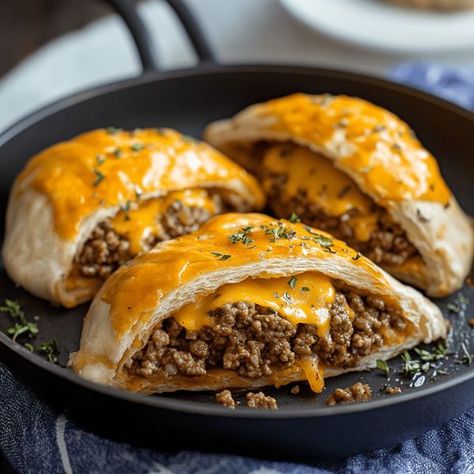 Cheeseburger Pockets, Dinner Ingredients, Crescent Roll Recipes, Crescent Roll Dough, Crescent Roll, Kid Friendly Dinner, Bar Cookies, Quick Meal, Crescent Rolls