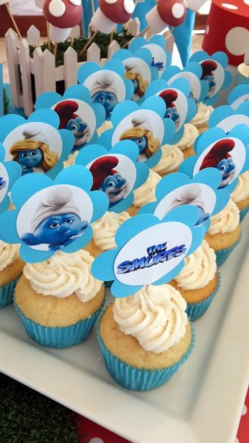 Smurf Party Ideas, Smurf Cupcakes, Smurfs Party Decorations, Smurfs Cake, Mini Blueberry Muffins, Smurfs Party, Themed Cupcakes, Birthday Cake Kids, Food Themes