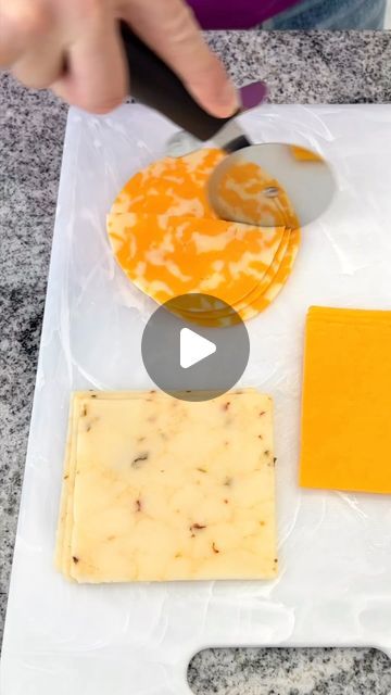 Cheese Chips, Cheese Crisps, Appetizers Easy Finger Food, Cheese Snacks, Snack Mix Recipes, Cracker Recipes, Cheese Crackers, Low Carb Snacks, Snack Mix