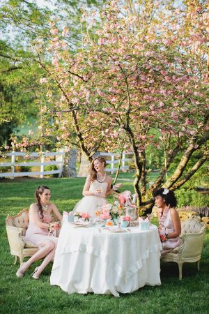 Outdoor Tea Party | photography by http://www.kristynhogan.com Yea Party Photo Shoot, Outdoor Tea Party Photoshoot, Tea Party Aesthetic Photoshoot, Garden Party Photoshoot, Indoor Tea Party Photo Shoot, Tea Garden Photography, Tea Party Photography, Photography Tea, Outdoor Tea Parties