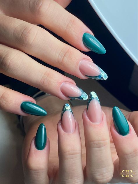 French reverse nails⭐️ French Reverse Nails, Reverse Nails, Reverse French Nails, Reverse French, Almond Nails Designs, Almond Nails, French Nails, Makeup Nails, Nails Inspiration