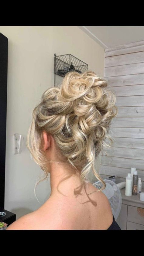 Hoco Hair Updo, River Hairstyles, Semi Hairstyles, Semi Formal Hairstyles, Grad Hair, Prom Hairstyle, Formal Hair, Debutante Ball, Ball Hairstyles