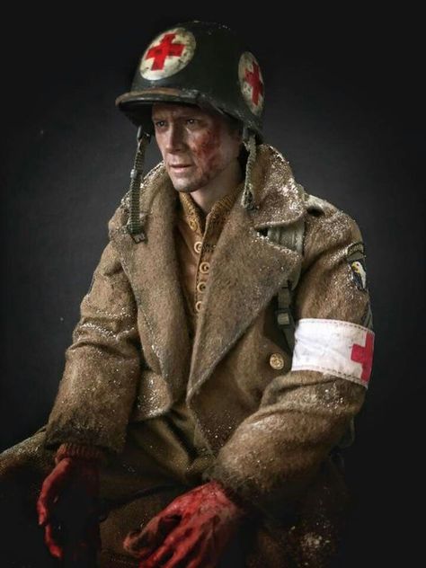 Ww2 American Soldier, Ww2 Medic, Army Medic, Battle Of The Bulge, Ww2 Soldiers, 101st Airborne, 101st Airborne Division, Combat Medic, Military Action Figures