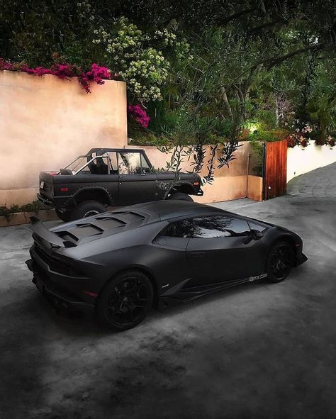 Cars Matte Black, Matte Black Wrap, Tmax Yamaha, Luxury Car Interior, Ecommerce Business, Lamborghini Huracan, Black On Black, Black Car, Car Wrap