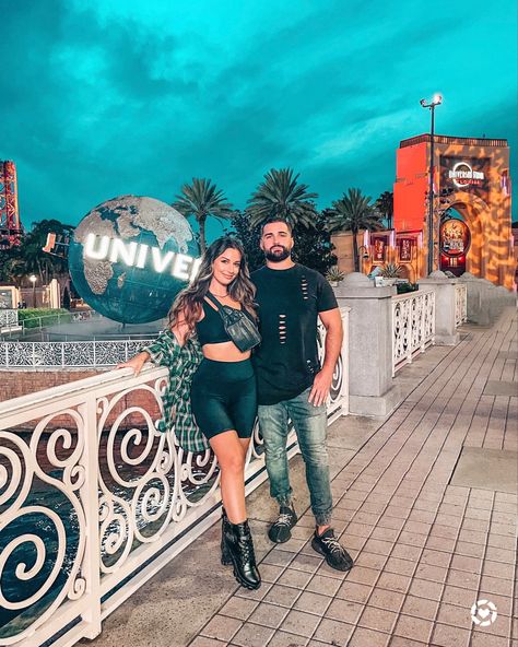 Halloween Amusement Park Outfit, Universal Studios Horror Nights Outfit Ideas, Outfits For Halloween Horror Nights, Universal Studios Horror Nights Outfit, Universal Hhn Outfit Ideas, Haunted House Outfit Date, Amusement Park Outfit Fall, Halloween Style Outfits, Horror Nights Universal Outfit