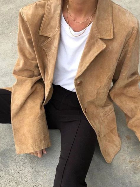 Tan Suede Jacket Outfit, Suede Jacket Outfit, Tan Suede Jacket, Paris Mode, Blazer Outfit, 가을 패션, Winter Outfits Women, Looks Style, Mode Inspiration