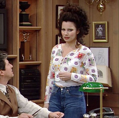 The Nanny Iconic Outfits, Nanny Named Fran Outfits, Fran Fine Outfits Aesthetic, Fran Drescher Hair, Fran Fine Hairstyle, The Nanny Outfits Fran Drescher The 90s, The Nanny Fashion Outfits Fran Drescher, Fran Fine Outfit Inspiration, Fran Drescher Outfits The Nanny