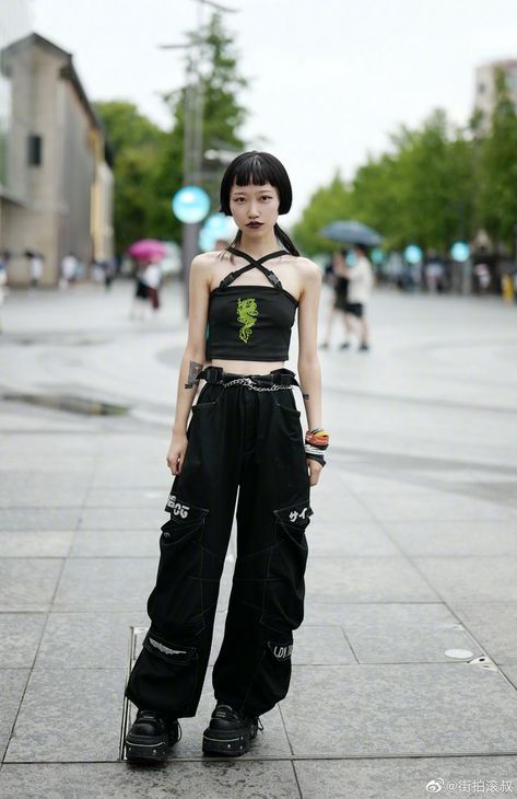 Japanese Street Fashion 2023, Street Style Japanese, Alternative Street Fashion, Asian Women Fashion Street Style, Futuristic Fashion Women Street Style, Japanese Street Fashion Female, Asian Punk Fashion, Casual J Fashion, J Street Fashion