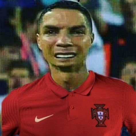 Cristiano Ronaldo Funny Pictures, Ronaldo Funny Face, Ronaldo Funny Pictures, Ronaldo Profile Pic, Funny Ronaldo, Cristiano Ronaldo Memes, Ronaldo Funny, Ronaldo Memes, Funny Soccer Pictures