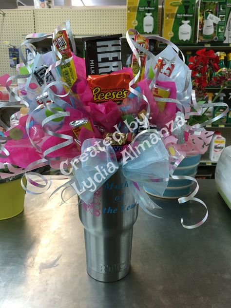 30 oz. RTIC tumbler candy bouquet with personalized vinyl decal. Tumbler Bouquet Diy, Tumbler Gift Basket Ideas, Tumbler Bouquet, Valentines 2024, Mothers Day Balloons, Baskets Ideas, Easter Tumblers, Valentine Bouquet, Candy Bouquets