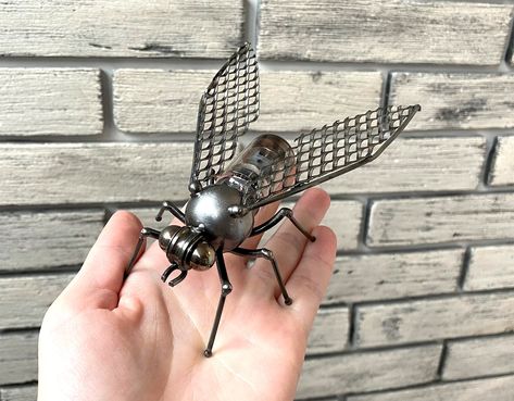 Fly Sculpture, Metal Sculpture Art, Welding Techniques, Filament Lamp, Sculpture Metal, Metal Art Welded, Metal Art Sculpture, Incandescent Lamp, Welding Art