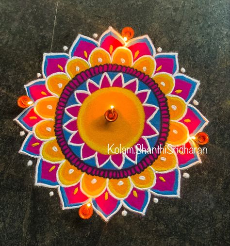 #shathisridharankolam #rangoli #rangoliideas #kolam #mandala #doodle #zentangle #simple #diy #diyhomedecor Mandalas, Simple Color Rangoli, Easy Mandala Rangoli, Diwali Rongali Design Simple, Pretty Rangoli Designs, Big Round Rangoli Design, New Simple Rangoli Designs, Rangoli Round Designs, Rangoli For Deepavali