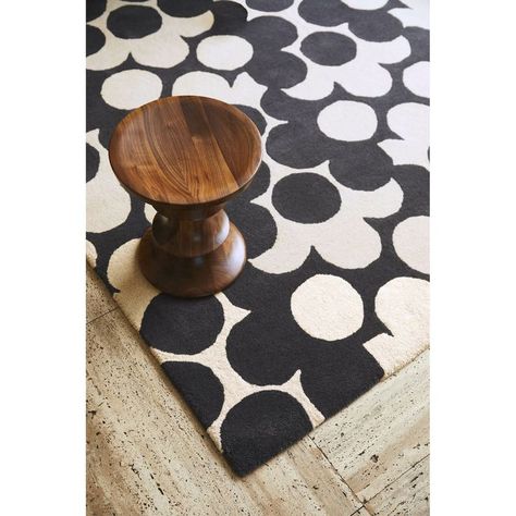 It's designer darling 💅 Make a fashion forward statement with designer rugs 👜 Slate Rug, Rhythmic Pattern, Flower Rug, Pattern Rug, Organic Pattern, Orla Kiely, Flower Graphic, Luxury Rug, Modern Traditional