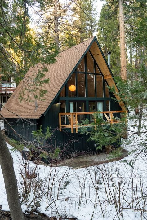 Lake Arrowhead Cabin, Cliffside House, Lake Arrowhead California, House In The Forest, Private Lake, Cabin Exterior, Ski House, Lake Arrowhead, Frame House