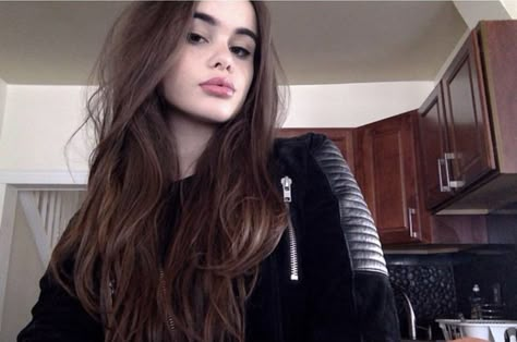 Barbara Ferreira, Barbie Tumblr, Black Eyebrows, Tumblr Era, Barbie Ferreira, Tumblr Grunge, 2014 Tumblr, Diy Hair Mask, Young And Beautiful