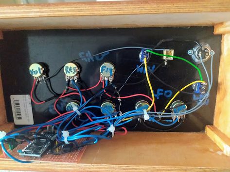 Synthesizer Diy, Diy Audio Projects, Tv Installation, Electronic Circuit Design, Audio Studio, Diy Tech, Cool Gadgets For Men, Midi Controller, Americana Decor