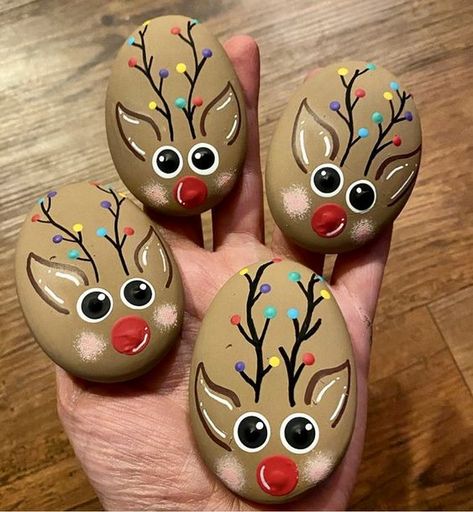 Christmas Painted Rocks Snowman, Christmas Pebble Art Ideas, Christmas Painted Rocks Ideas, Painted Rocks Ideas Easy, Gnome Rock Painting Ideas, Christmas Rock Painting Ideas Easy, Christmas Rock Painting Ideas, Christmas Pebble Art, Christmas Rocks